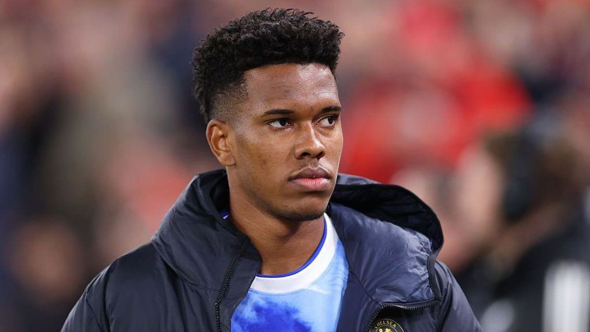 Estevao Willian looking frustrated as a substitute for Chelsea