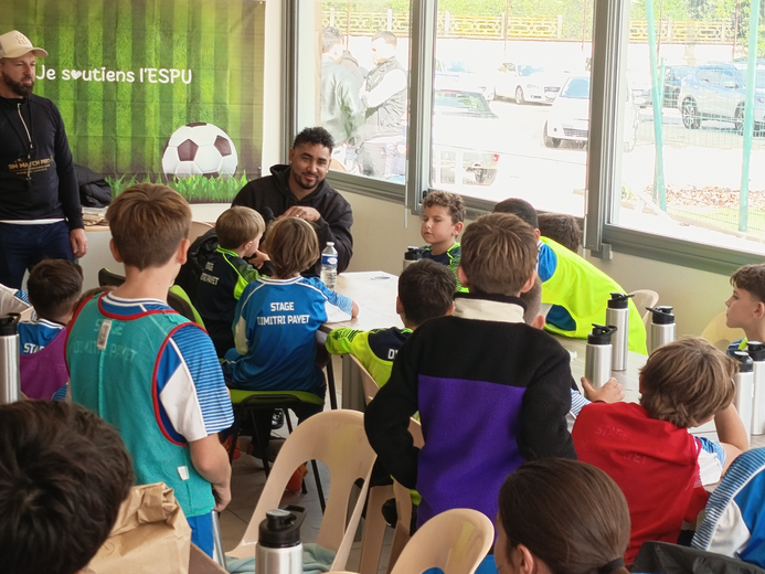 Moments d’échanges et de questions entre Payet et les jeunes U7 et U11.