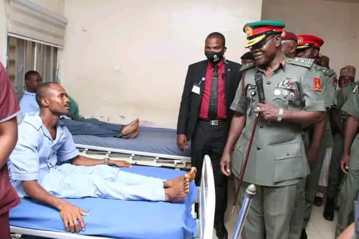 736a464a446442258f68004c6a0a2087?quality=hq&format=webp&resize=720&resize=720 See What A Wounded Soldier Did When Chief Of Army Staff Visited Him At The Hospital; Got People Talking -SEE PHOTOS