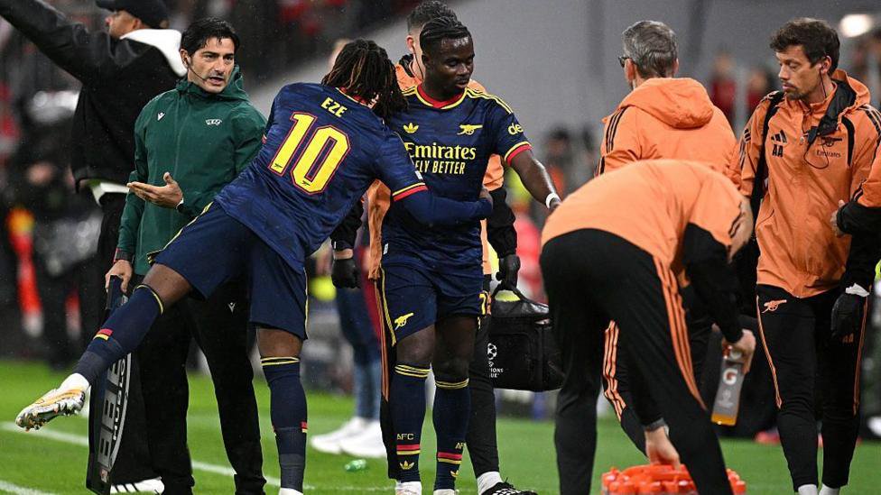 Eberechi Eze and Bukayo Saka on the touchline