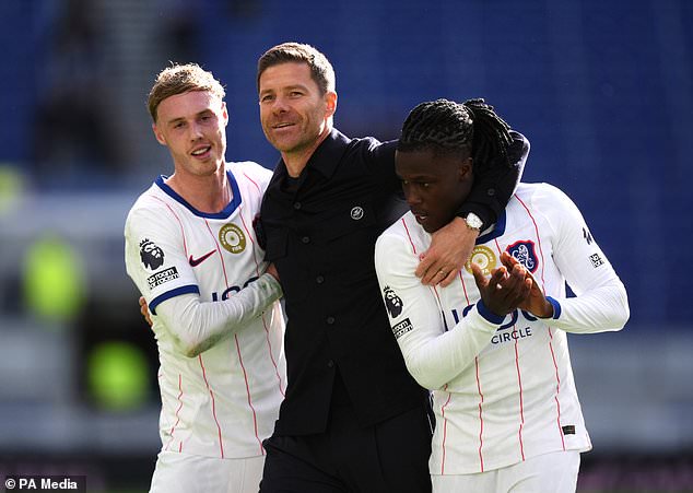 Chelsea boss Xabi Alonso, centre, celebrates the win at Everton with Cole Palmer and Geovany Quenda (PA)