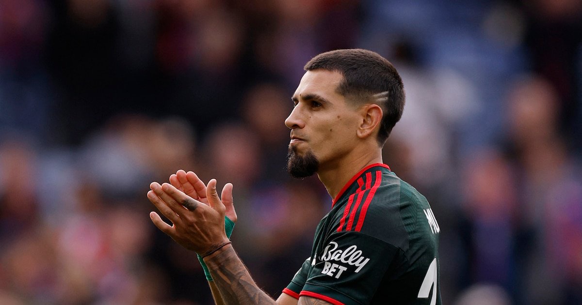 Daniel Muñoz starts on the bench for Nottingham Forest