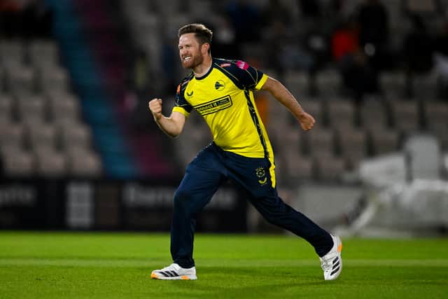 Liam Dawson shone as Hampshire Hawks beat Sussex Sharks.