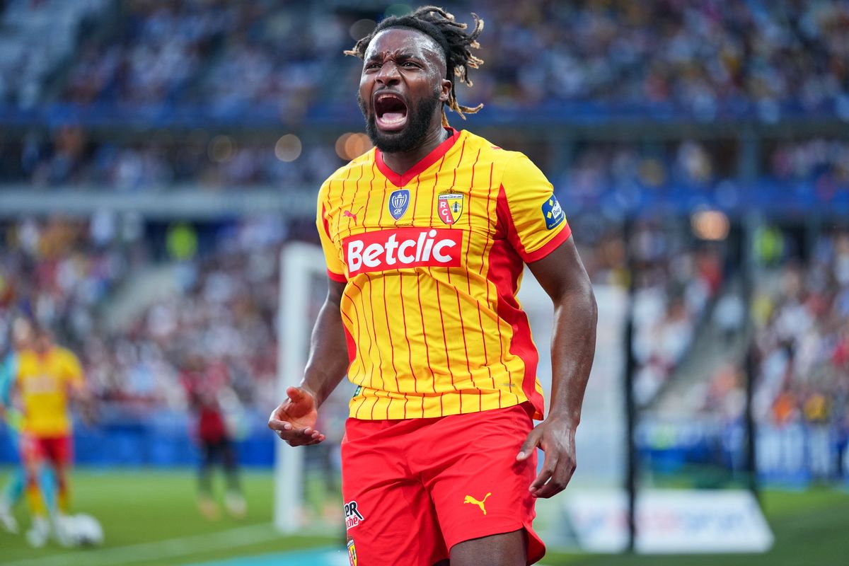 Allan Saint-Maximin celebrates scoring for RC Lens against OGC Nice