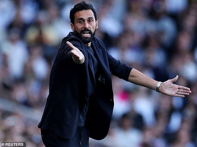 Fulham's players have not been impressed by Arbeloa's tactics and training methods