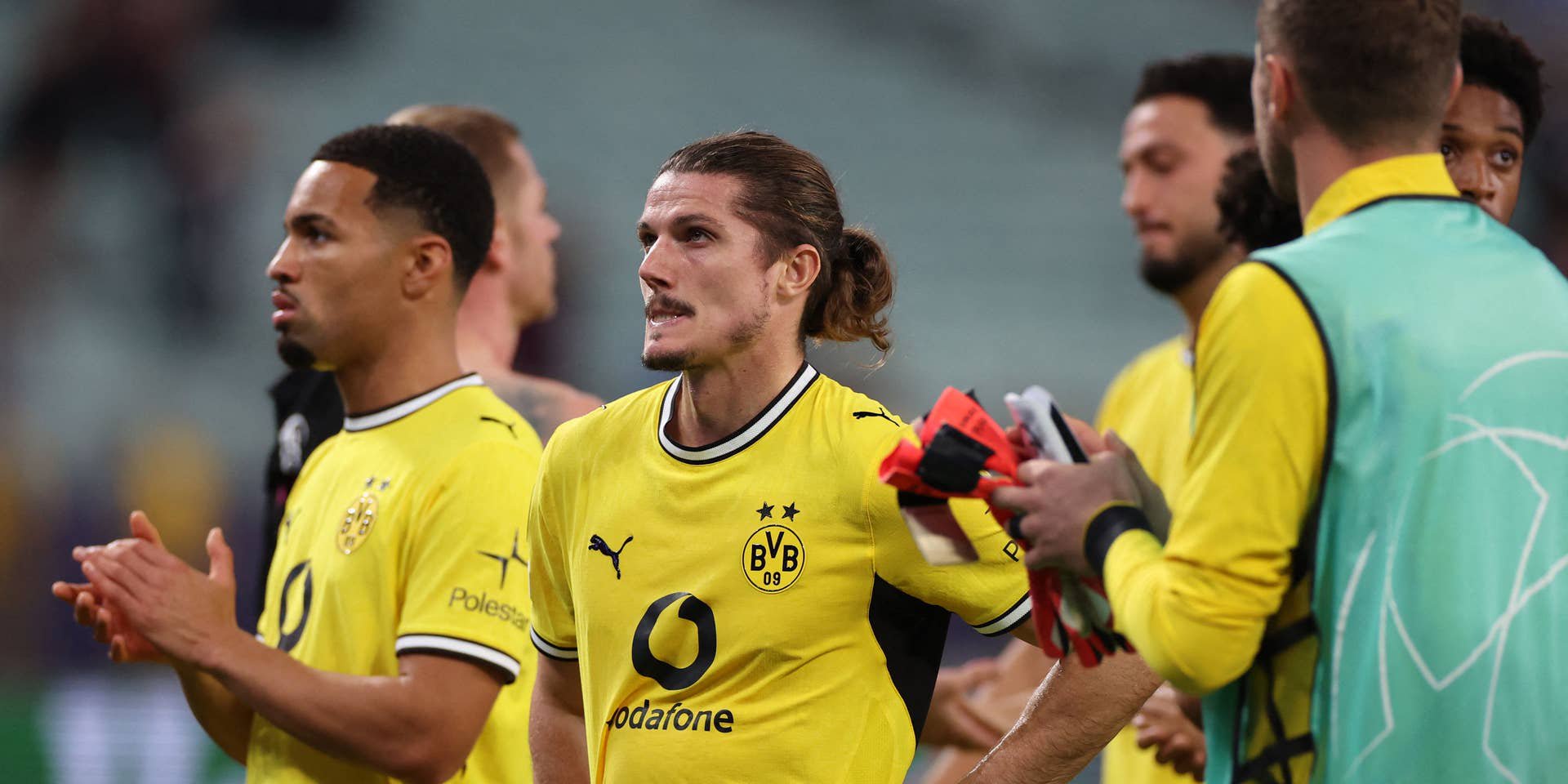 Marcel Sabitzer im gelben Borussia Dortmund-Trikot nach einem Champions-League-Spiel.