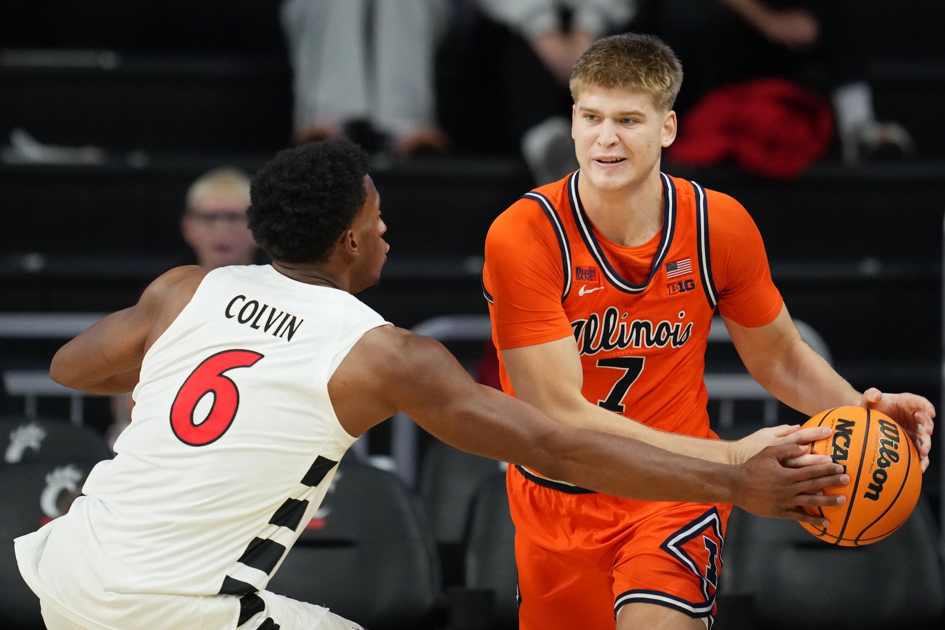 Stefan Vaaks of Illinois holds the ball while guarded by Myles Colvin of Cincinnati in the second half of an exhibition game Oct. 17, 2026, in Cincinnati. (Dylan Buell/Getty Images)