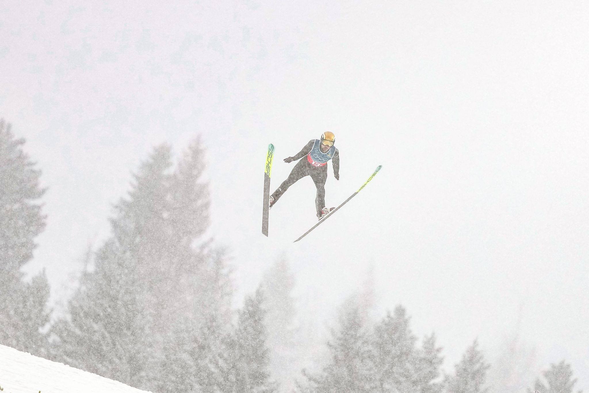  Hat die Nordische Kombinaton doch noch eine Chance auf Olympia 2030? Hier fliegt Johannes Rydzek (Deutschland) bei den Spielen in Mailand Cortina. 