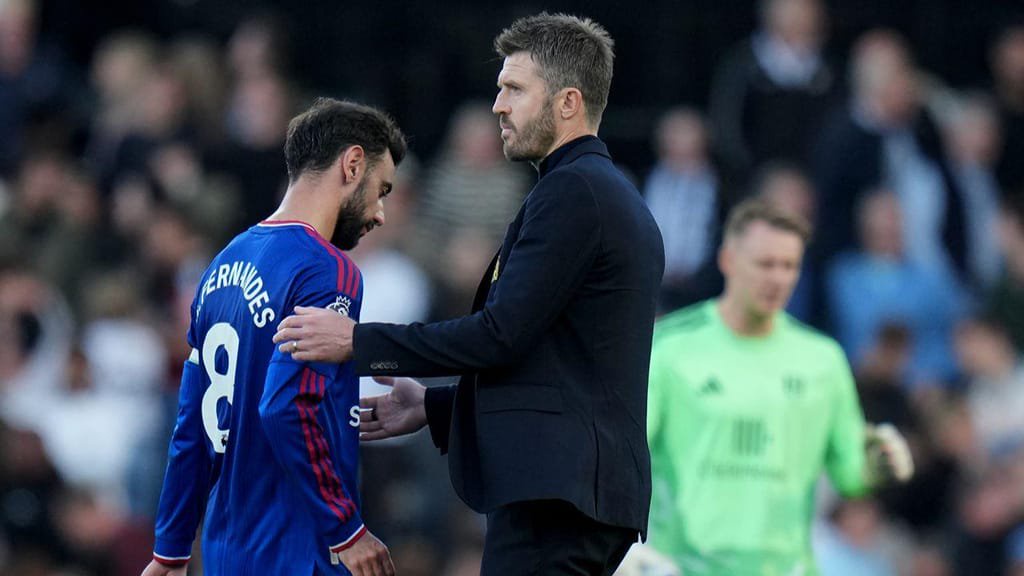 Bruno Fernandes e Michael Carrick (Foto: AP Photo/Kin Cheung)