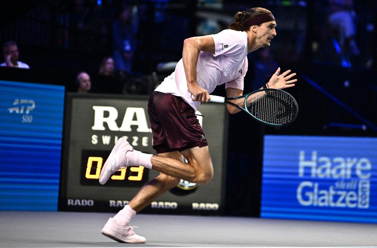 Alexander Zverev eilt in Wien in Richtung Platz 1. © APA/afp / JOE KLAMAR