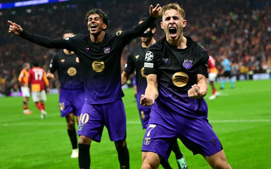 Jogadores do Barcelona comemoram gol marcado sobre o Galatasaray, pela Champions League