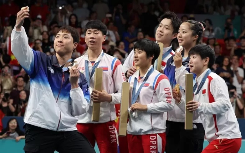 Atlet Korea Utara dihukum karena foto selfie dengan atlet Korea Selatan di Olimpiade Paris 2024 (Allkpop)