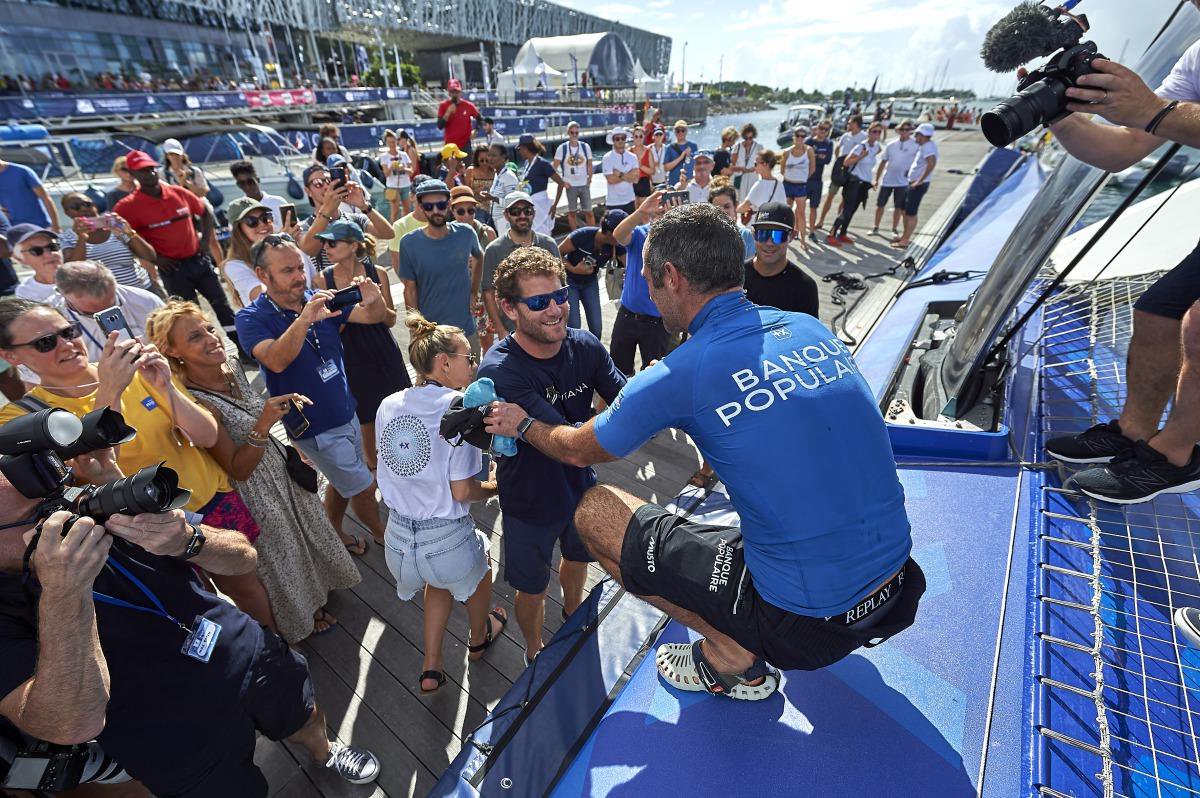 Armel Le Cléach’ (à droite) candidat à la succession de Charles Caudrelier, qui signerait un exploit monumental en gagnant avec son tout nouveau bateau.