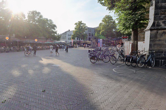 Hier auf dem Oude Markt kam es zur ersten Begegnung zwischen den FC Thun-Fans und der Polizei. Die Fans wurden von dort zum Treffpunkt und danach zum Stadion begleitet.