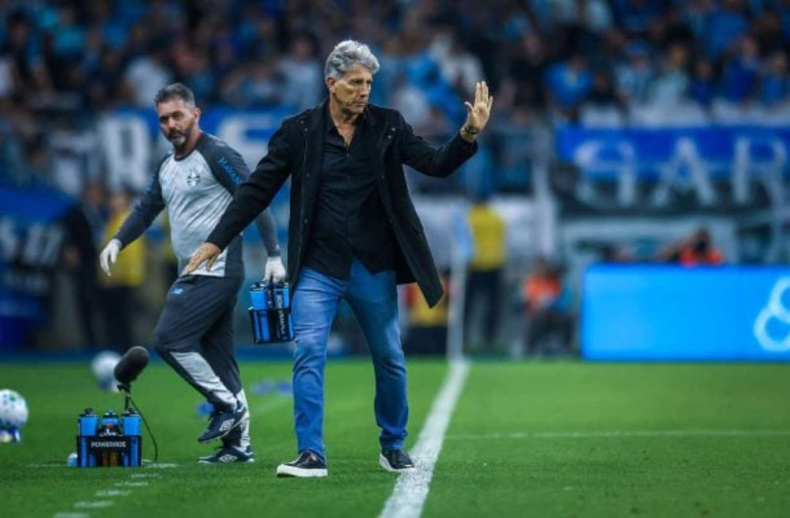 RS – FUTEBOL/CAMPEONATO BRASILEIRO 2026/GREMIO x Athletico – ESPORTES – Lance da partida entre Gremio e Athletico disputada na noite desta quinta-feira, na Arena do Gremio, em partida valida pela Campeonato Brasileiro 2026. FOTO: LUCAS UEBEL/GREMIO FBPA