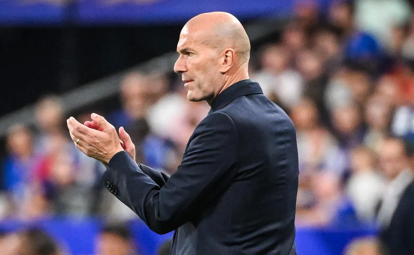 Zinédine Zidane lors du match de football de la Ligue des nations de l’UEFA opposant la France à la Belgique au Stade de France, le 5 octobre 2026.
