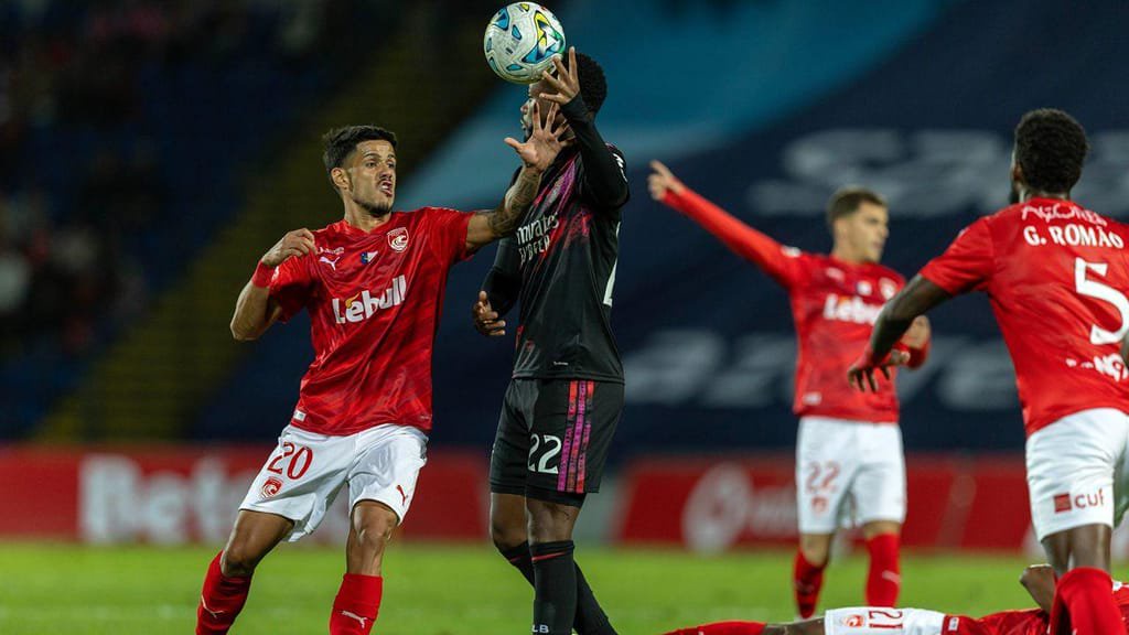 Santa Clara-Benfica (Foto: EDUARDO COSTA/EPA)