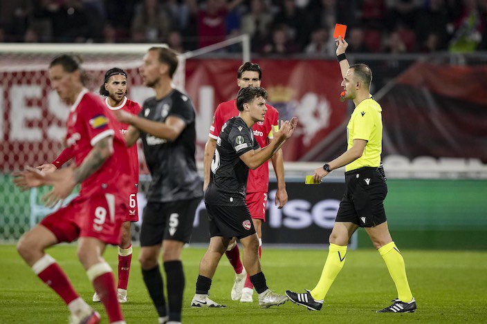 Die rote Karte gegen Patrik Kristal ist nicht das einzige, was das Conference League-Spiel zwischen dem FC Twente Enschede und dem FC Thun überschattete.
