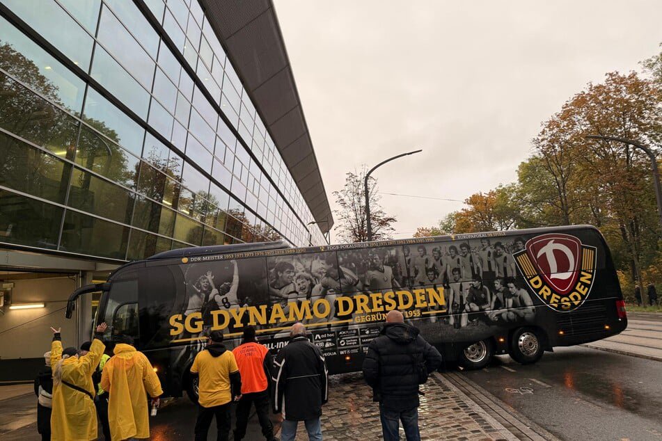 Kurz nach 16.30 Uhr kamen auch die Dynamos an.