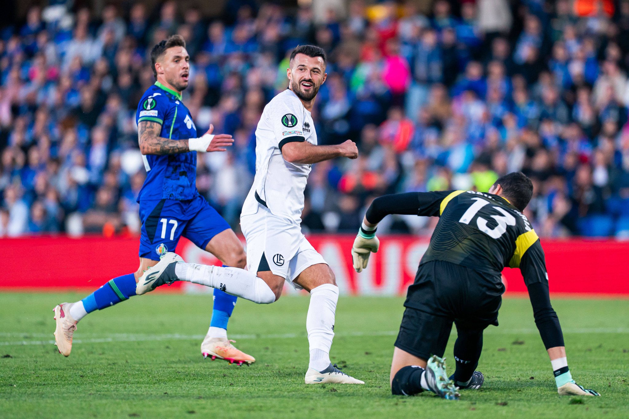 Albian Ajeti von FC Lugano bejubelt einen Treffer gegen Getafe CF in der UEFA Conference League in Getafe, Spanien.
