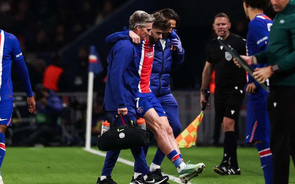 Kvaratskhelia rompe ligamento do joelho e desfalca PSG por meses