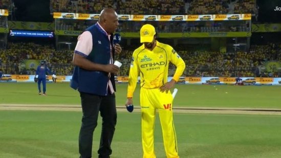 Ian Bishop apologised to Ruturaj Gaikwad during toss. (Screengrab - JioHotstar)