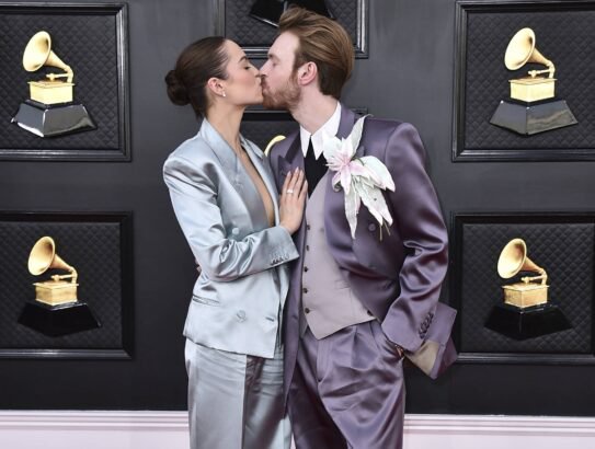 Finneas et Claudia Sulewski