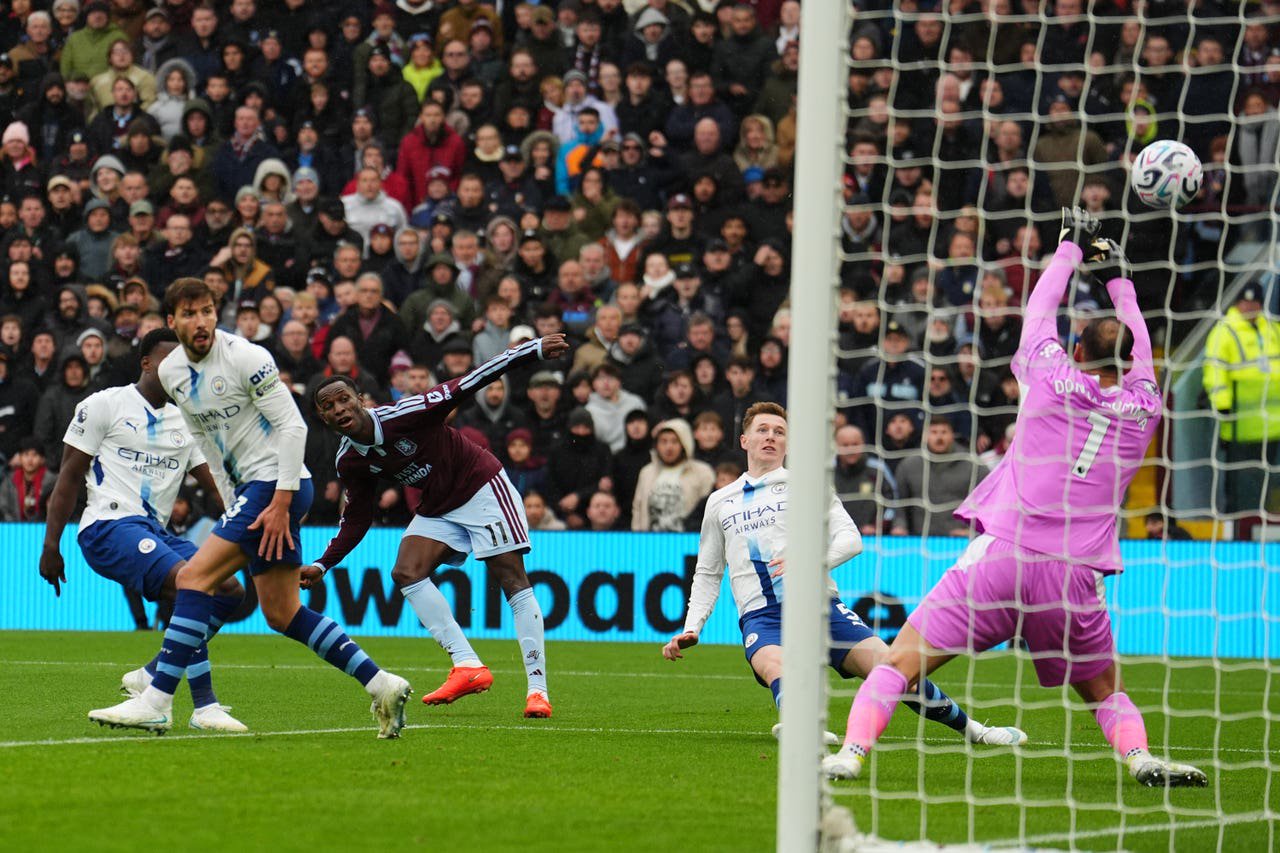 Nicolas Jackson powers a shot past Gianluigi Donnarumma