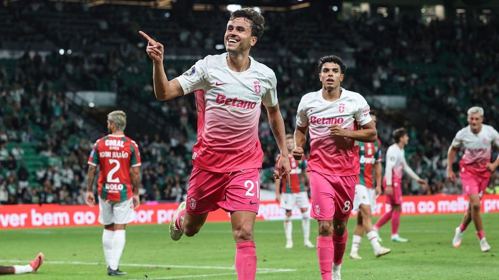 Pedro Lima marca no Sporting-Marítimo (FOTO: Miguel A. Lopes/LUSA)