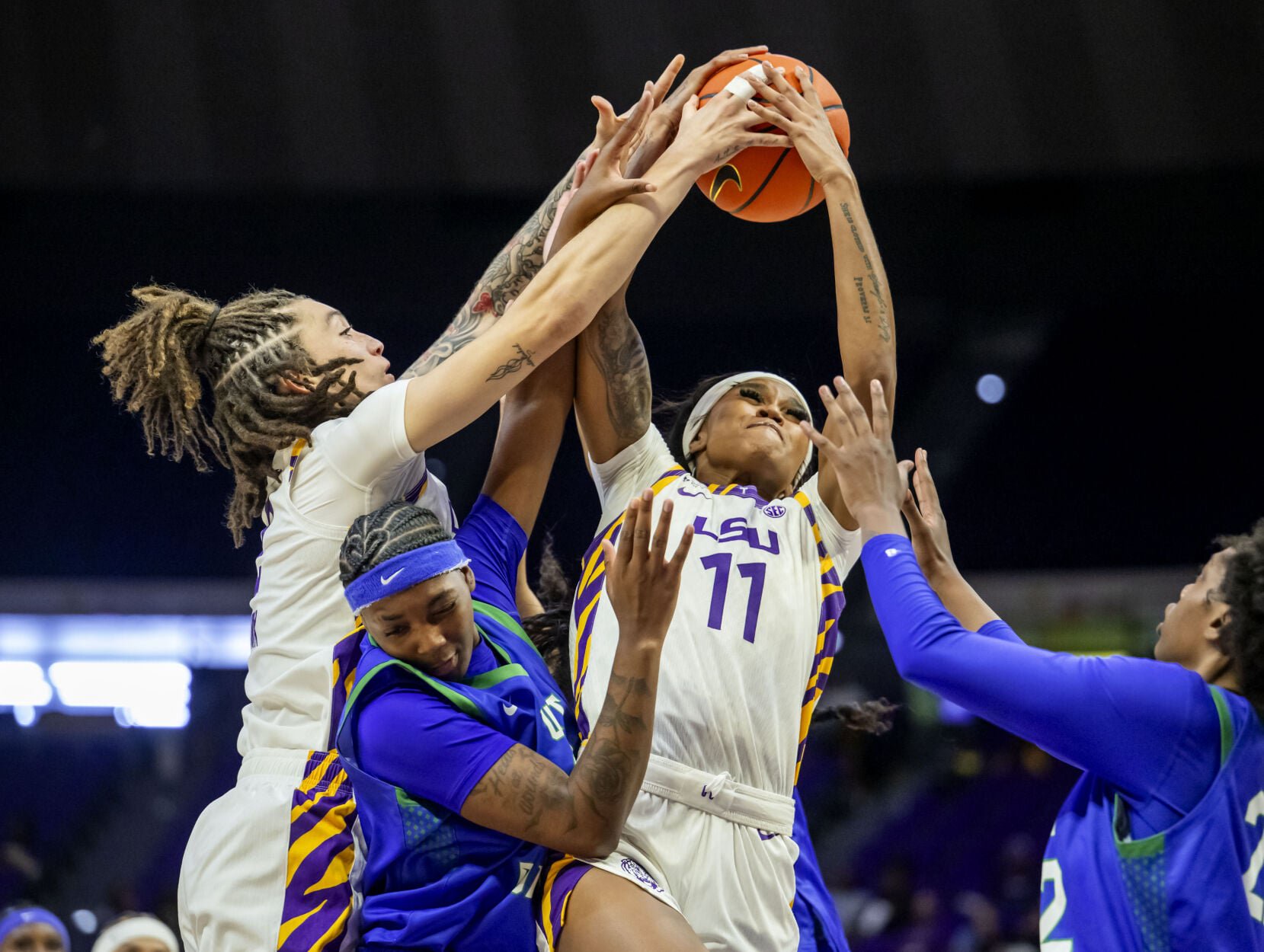NO.lsuwomen.102326_5043 MJ.JPG