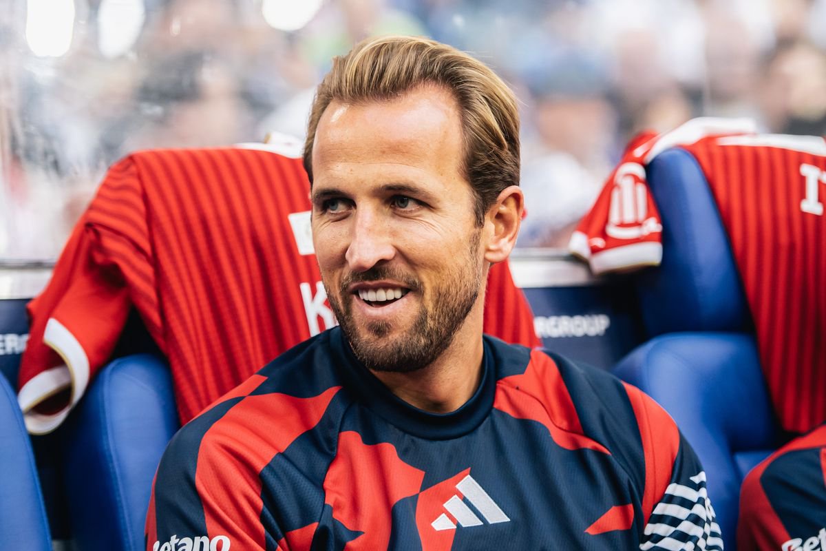 Harry Kane of FC Bayern Munich looks on prior to the Bundesliga match between FC Schalke 04 and FC Bayern Munich at Veltins-Arena in Gelsenkirchen