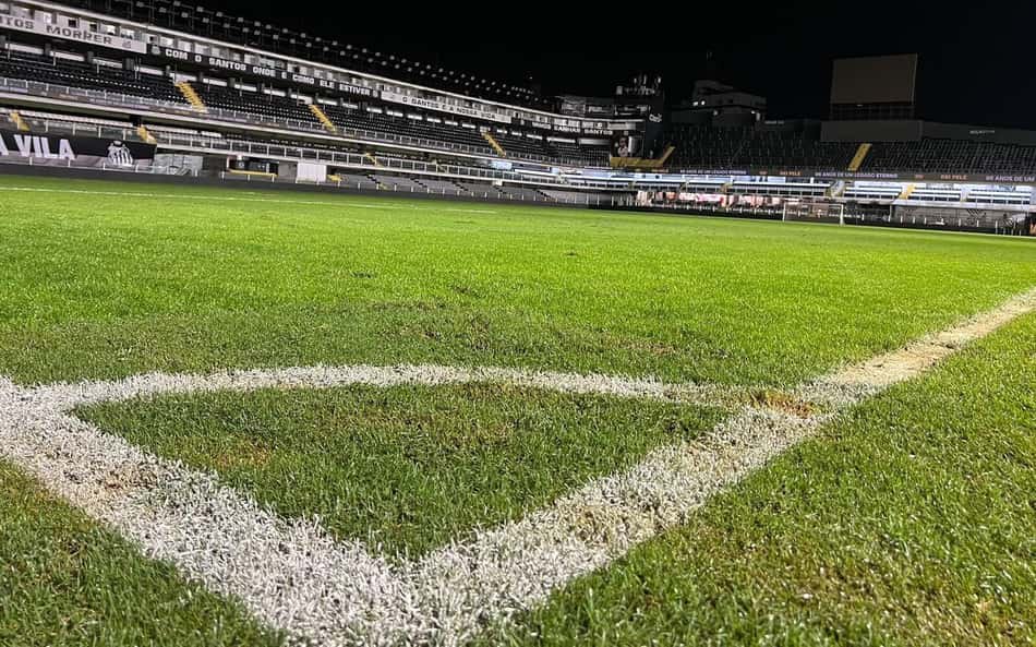 Vila Belmiro após a partida contra o Bahia, neste sábado (24)