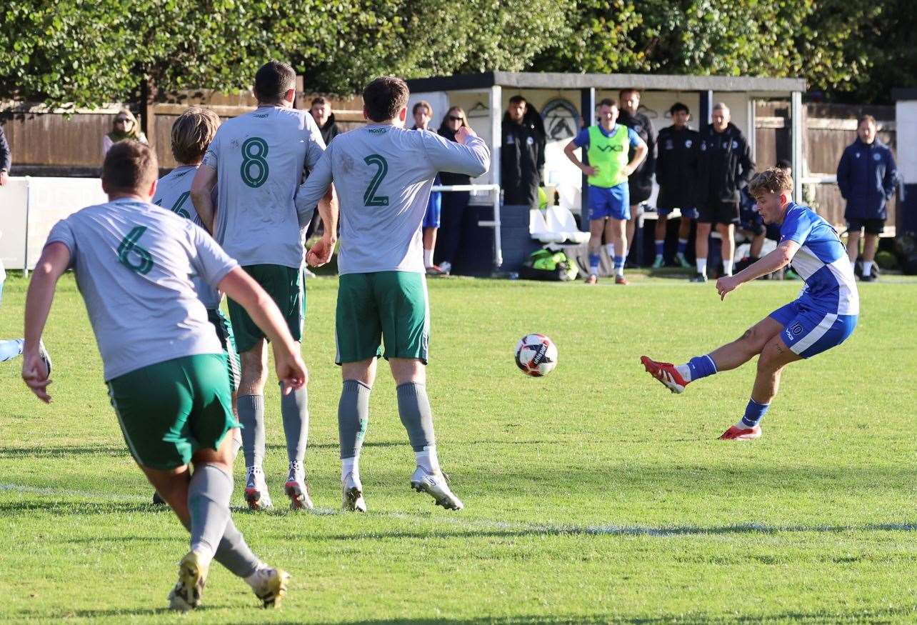 Free-kick specialist Ashton Palmier fires home to level the match at three goals each (Photo: @JustinParryPho1)