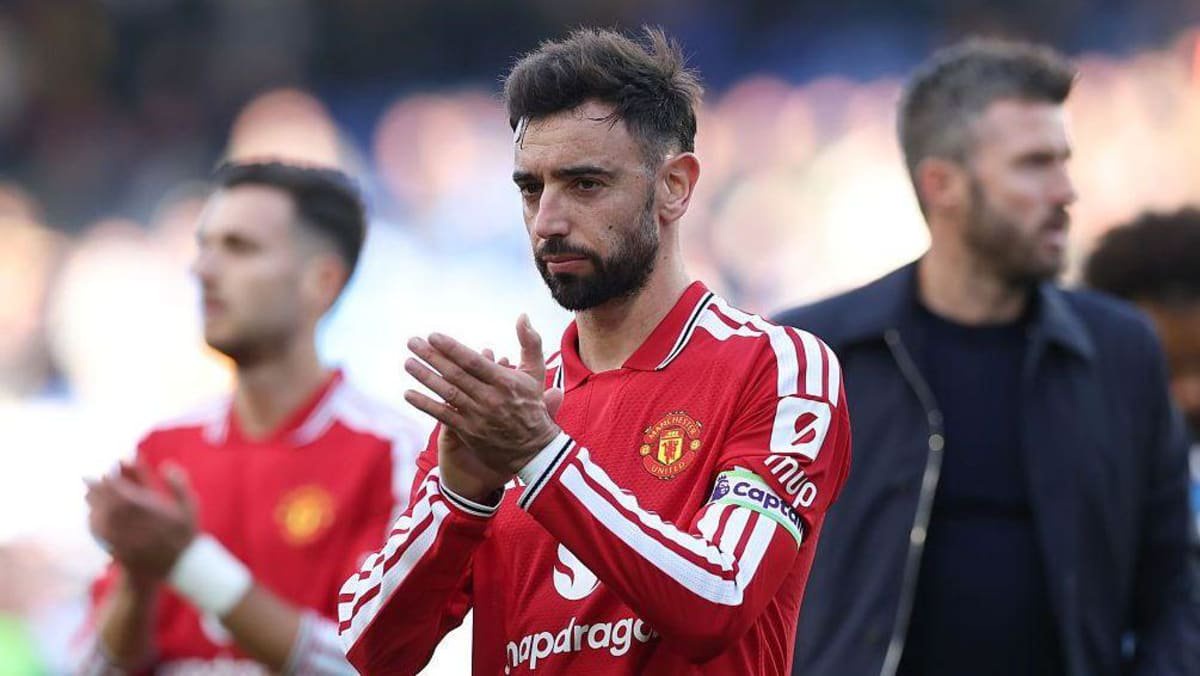 Bruno Fernandes applauding after Manchester United against Leeds United