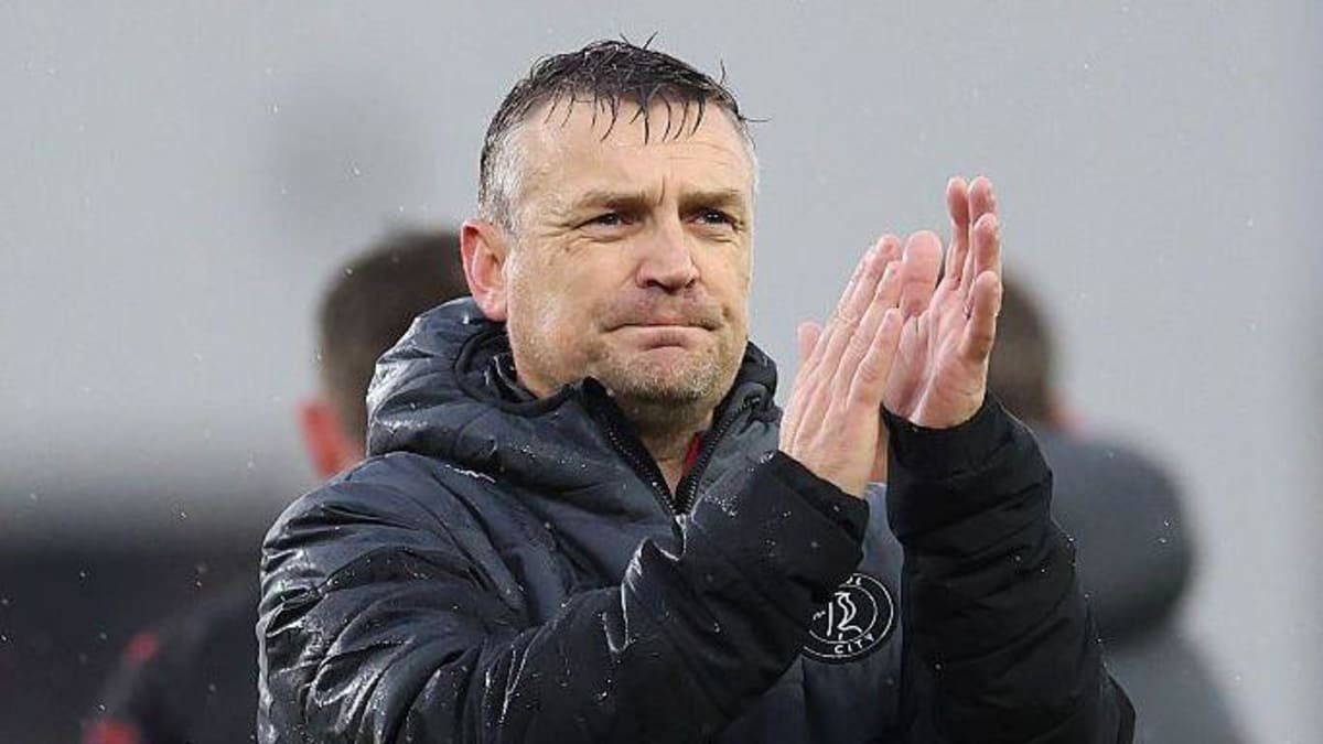 Bristol City boss Michael Skubala applauds the travelling fans after his side's goalless draw against Stoke City at the Bet365 Stadium (24 October 2026)