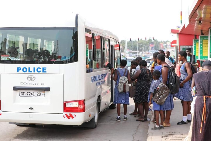 Photos: Ghanaians praise IGP Dampare for providing transport to stranded passengers amidst strike. 59