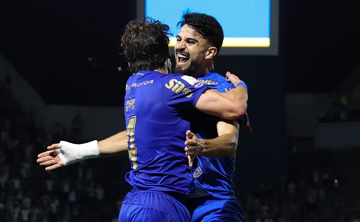 O jogador Agustín Giay, da SE Palmeiras, comemora seu gol contra a equipe do Red Bull Bragantino, durante partida válida pela trigésima segunda rodada, do Campeonato Brasileiro, Série A, na Arena Barueri. (Foto: Cesar Greco/Palmeiras/by Canon)