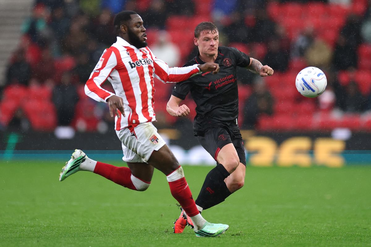 STOKE ON TRENT, ENGLAND - OCTOBER 24: Cameron Pring of Bristol City battles for position with Junior Tchamadeu of Stoke City during the Sky Bet Championship 2026/27 match between Stoke City and Bristol City at Bet365 Stadium on October 24, 2026 in Stoke on Trent, England. (Photo by Jan Kruger/Getty Images)
