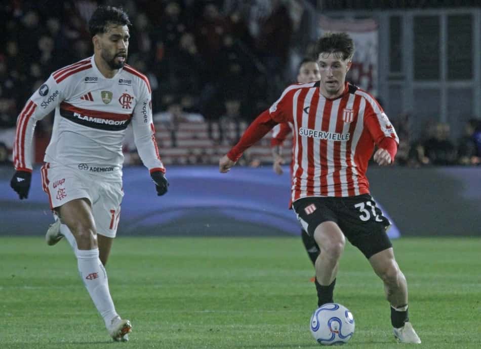 Estudiantes e Flamengo ficaram no 0 a 0 no jogo de ida (Foto: Pool Pelaez Burga/DiaEsportivo/Folhapress)