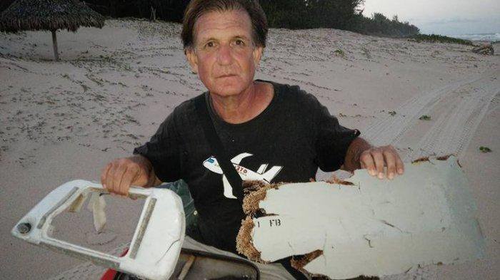 Blaine Gibson, pria Australia yang melacak puing pertama dari maskapai Malaysia Airline MH370 yang hilang pada 2014, mengaku telah dibombardir ancaman pembunuhan.