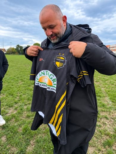 Mokhtar avec le maillot de Castelmoron. / Photo club