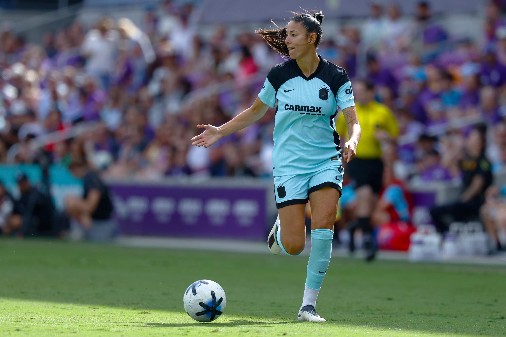 NJ/NY Gotham FC defender Leila Ouahabi controls the ball during a game against the Orlando Pride.