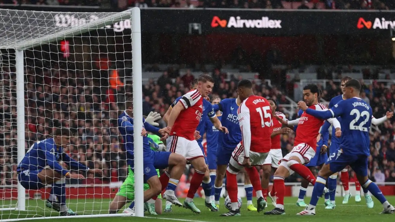 Ezri Konsa scores for Arsenal against Everton