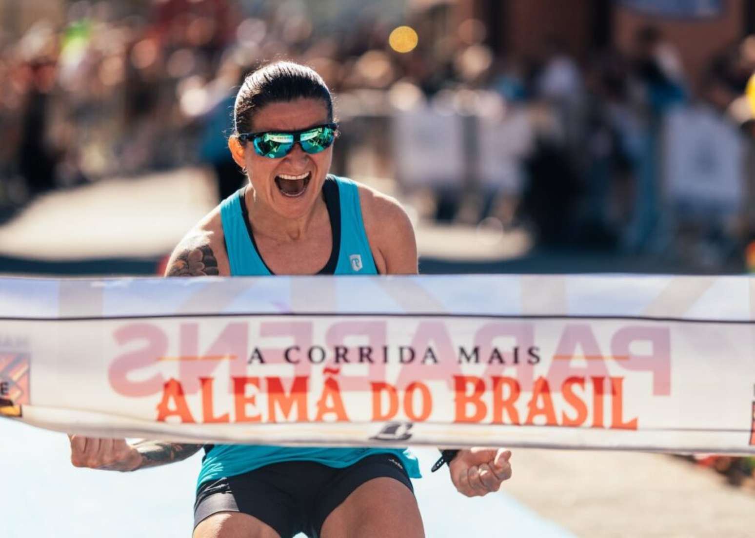 Juliana de Souza comemora o bicampeonato da prova (Fotos: G2 Filmes/Maratona de Pomerode/Corre Brasil)