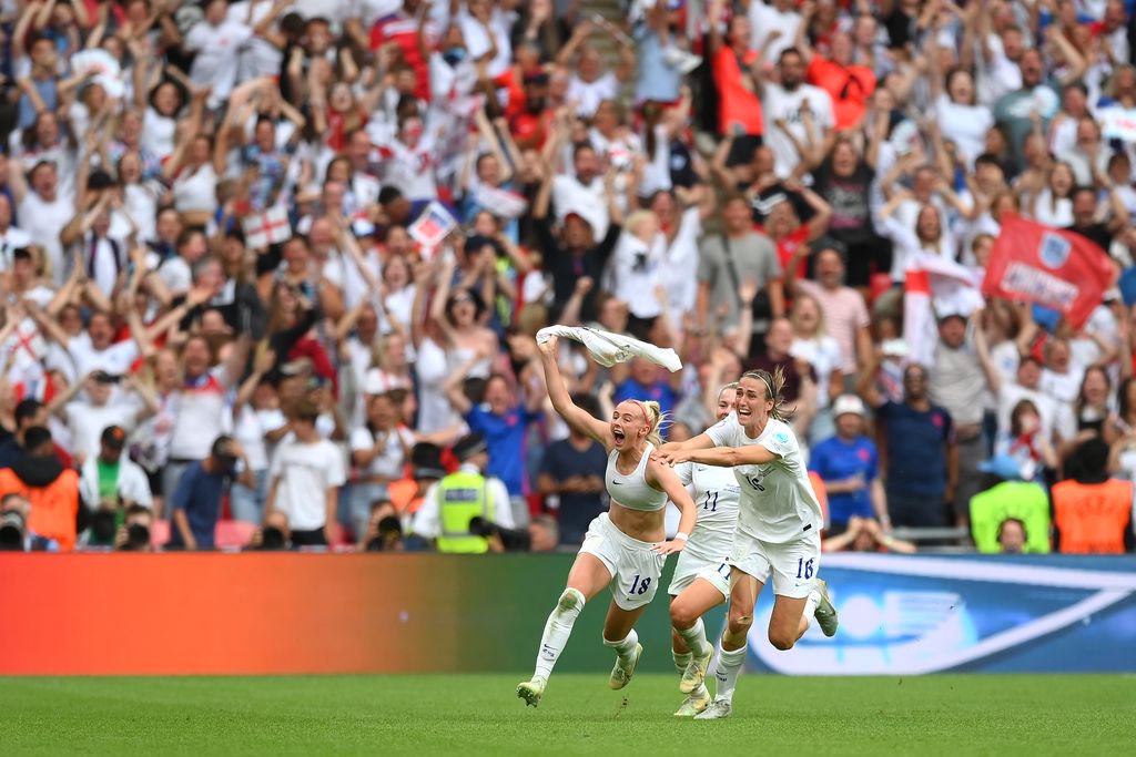 LONDON, ENGLAND - JULY 31: Chloe Kelly of England celebrates scoring their side's second goal with teammates Lauren Hemp and Jill Scott during the UEFA Women's Euro 2022 final match between England and Germany at Wembley Stadium on July 31, 2022 in London, England. (Photo by Michael Regan/Getty Images)