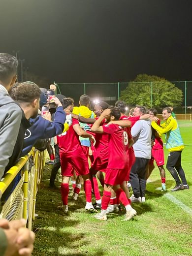 La célébration de la qualification avec les supporters.