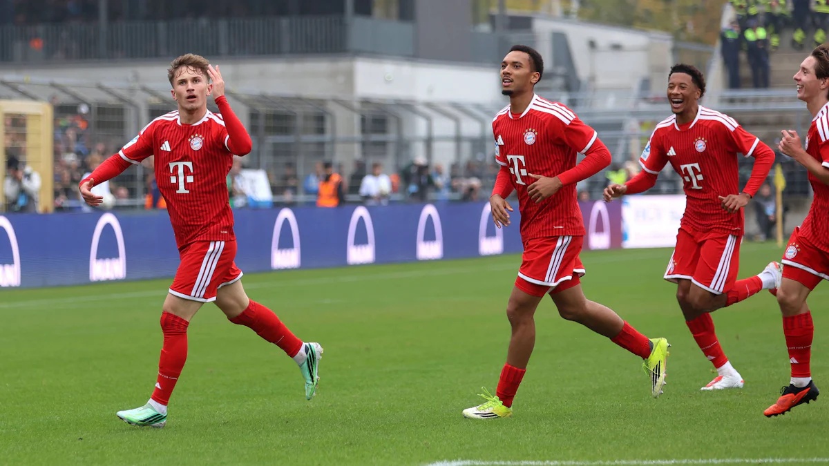 FC Bayern II Defeats 1860 Munich 4:2 as Coach Dante Is Sent Off