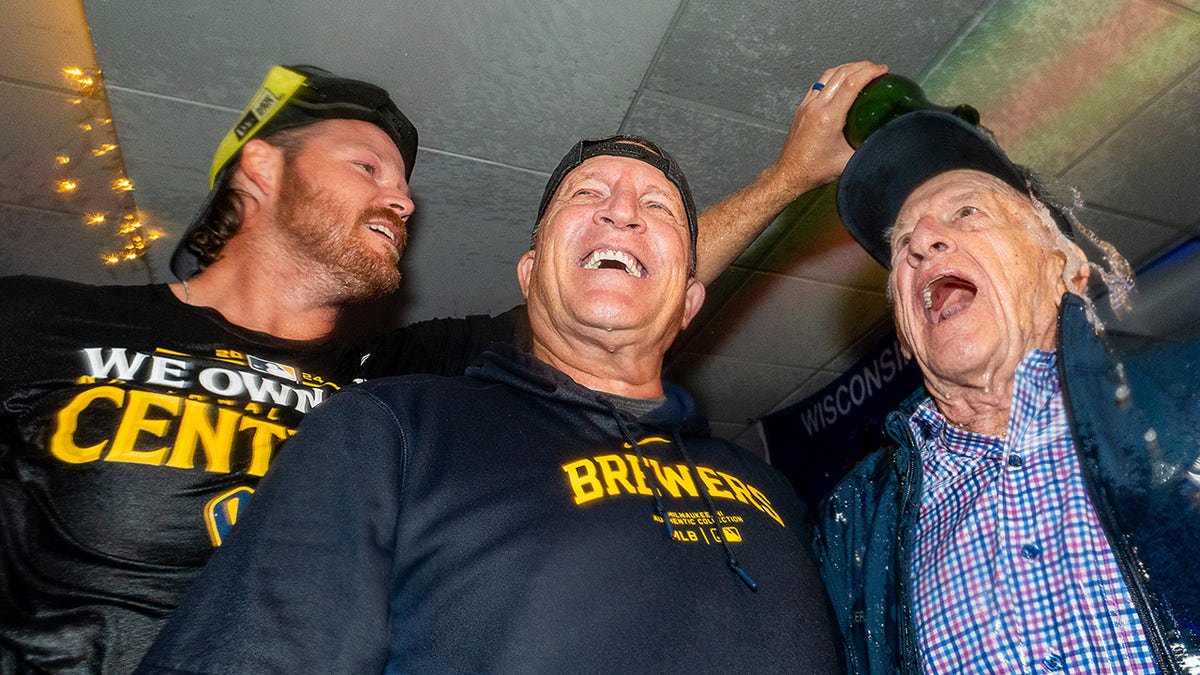 Brandon Woodruff pours champagne on Bob Uecker