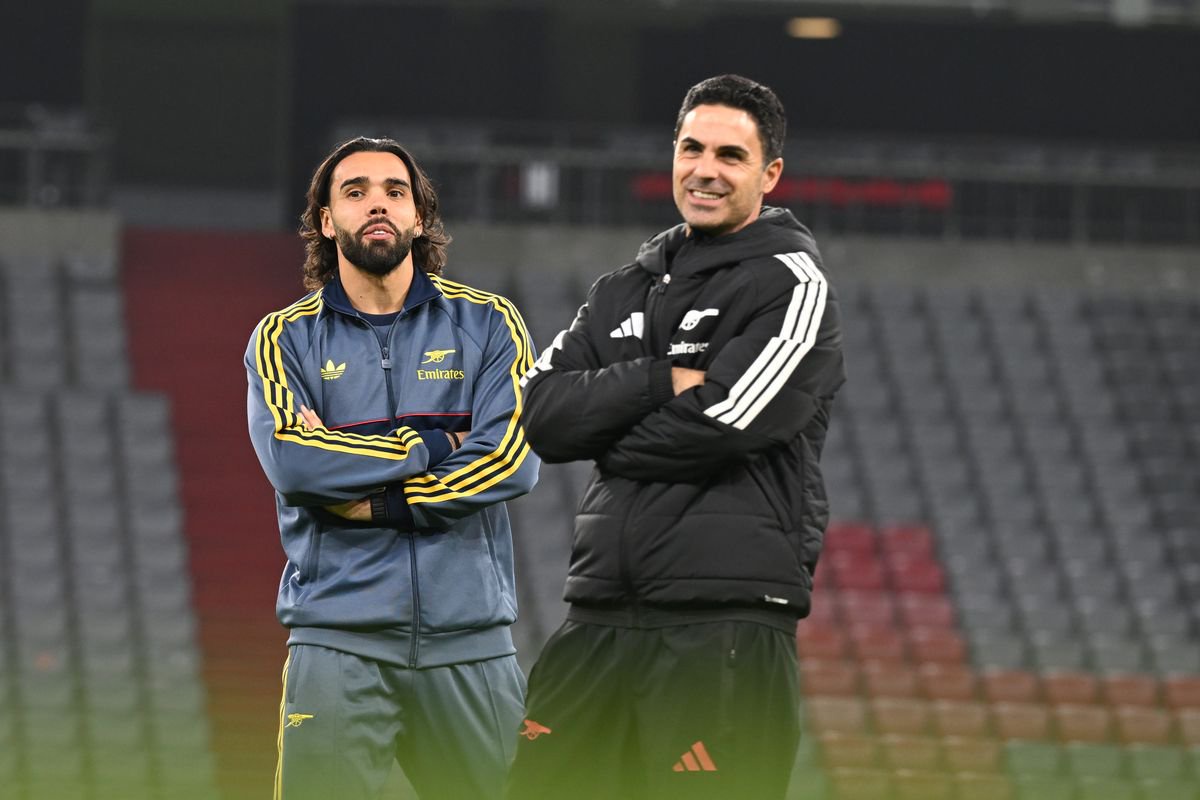 David Raya and Mikel Arteta at the Allianz Arena