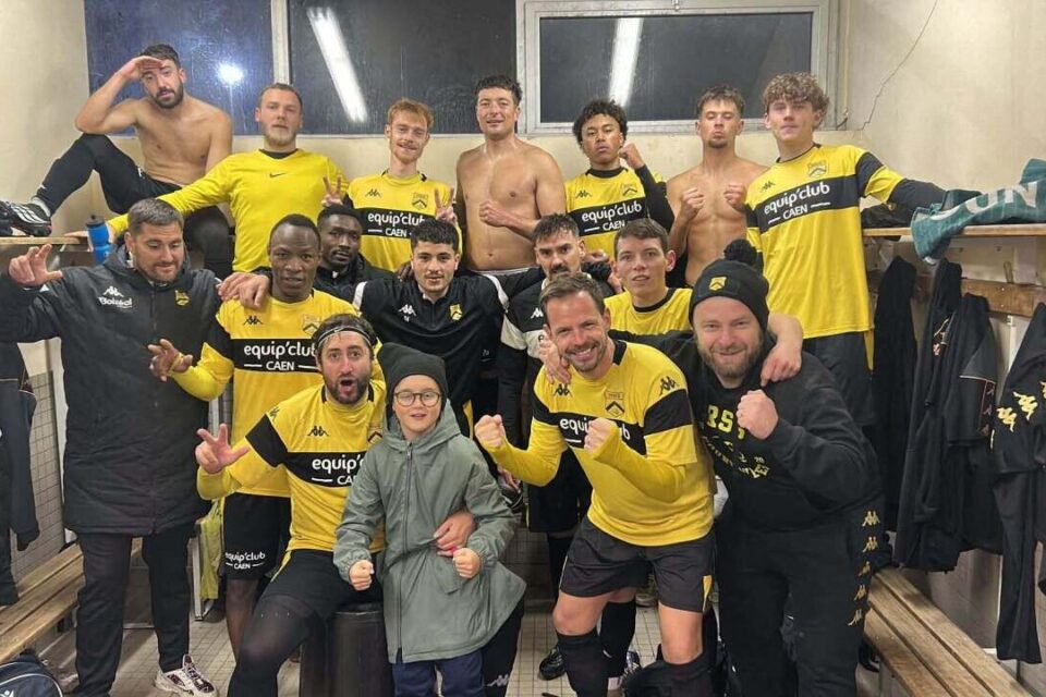 Le RSG Courseulles s'impose au FC Saint-Lô Manche (C) et fait son retour à la deuxième place du championnat.